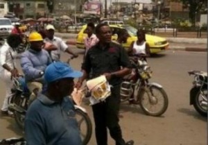 Cameroun: Douala, la police interdit la distribution d'un journal invitant Biya à  prendre sa retraite