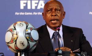 Afrique du Sud: Présidence de la FIFA, à   24h du vote et sans le soutien de son continent, Sexwale refuse de se retirer