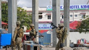 Somalie: Attaque islamiste contre un hôtel de Mogadiscio, 14 morts