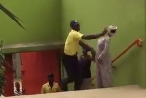 Côte d'Ivoire: Un agent de sécurité gifle une jeune femme