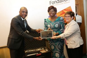 Côte d'Ivoire : Appui au système scolaire, la Fondation Orange offre 1500 tablettes au Ministère de l'Education Nationale