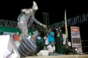 Côte d'Ivoire: Dj Arafat catcheur en plein concert