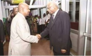 Centrafrique:  En route pour Paris, Touadera  reçu à  Yaoundé en l'absence de Biya