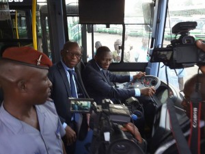 Côte d'Ivoire: Pollution de la ville d'Abidjan, Gaoussou Touré annonce la limitation de l'à¢ge d'importation des taxis à  5 ans