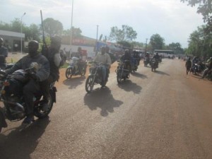 Burkina Faso : Des manifestants bloquent la RN1 pour exiger la libération des membres d'un groupe d'autodéfense