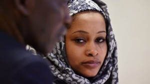 Tchad:  Exilée en France, la jeune Zouhoura, victime d'un viol collectif réclame justice