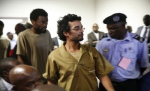 Angola: Lourdes peines de prison pour 17 opposants dont le rappeur Luaty Beirao