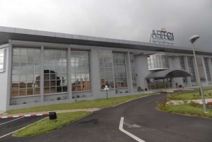 Côte d'Ivoire: Bruno Koné estime que le retrait de licences à  quatre opérateurs de téléphonies mobiles est préjudiciable à  l'Etat