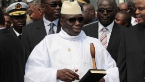 Gambie: Yaya Jammeh interdit les appels téléphoniques gratuits la nuit