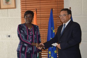 Côte d'Ivoire:  Attaque de Grand-Bassam, Mariatou Koné remet des chèques pour les victimes allemandes et françaises