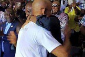 Côte d'Ivoire: L'ombre de Gbagbo plane au concert, Yodé et Siro allument le pouvoir en place