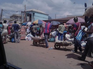 Cameroun: Les marchés spontanés se multiplient sur la chaussée dans l'indifférence du gouvernement
