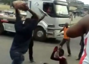 Sénégal : Le photographe tente de violer la mère de famille, tue son bébé et se fait lyncher par les jeune du quartier