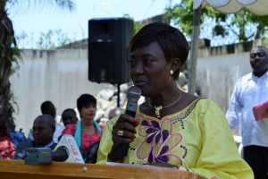 Côte d'Ivoire: Avant, l'arrivée de Ouattara à  Bouna, Mariatou Koné fait don de plusieurs tonnes de riz, de nombreux bidons d'huile aux populations sinistrées