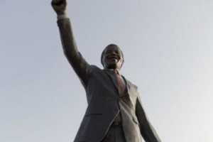 Afrique du Sud: Johannesburg fait don d'une statue de Mandela aux palestiniens