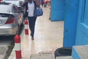 Côte d'Ivoire: Aménagements carrelage des trottoirs du Plateau, elle glisse et manque de se fracturer le crà¢ne