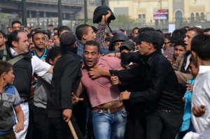 Egypte: Deux journalistes   interpellés pour avoir critiqué le gouvernement