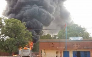 Burkina Faso : Les domiciles du commandant de brigade de Dédougou et de son adjoint incendiés après la mort d'un détenu