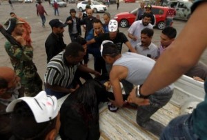 Libye:  Tirs d'obus sur des manifestants à  Benghazi , Cinq morts et 11 blessés