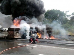 Côte d'ivoire: Un Camion de 38000L d'hydrocarbures en Feu sur l'autoroute de Yamoussoukro