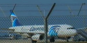 Egypte: Airbus d'EgyptAir,  des débris et des effets personnels retrouvés par l'armée