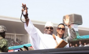 Gambie: Jammeh menace ses opposants de mort «Qui veut déstabiliser ce pays, sera envoyé neuf pieds sous terre»
