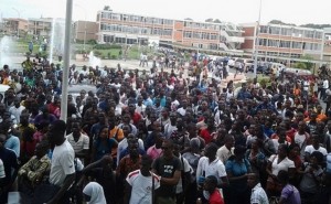 Côte d'Ivoire: Des individus attaquent les étudiants en cité, des blessés et des vols