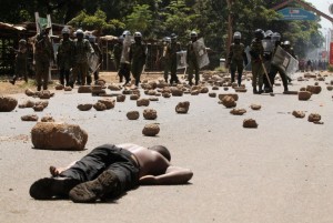 Kenya: Des opposants bravent l'interdiction de manifester à  Kisumu, un mort et six blessés par balles