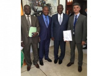Côte d'Ivoire: Production de blocs en béton, Duncan témoin de la signature d'un contrat de construction d'une nouvelle ligne de production