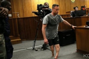 Afrique  du Sud: Pistorius apparaît sans prothèses  à  son procès, une peine de 15 ans minimum requise