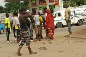 Côte d'Ivoire: Yopougon 5 microbes attaquent un homme, 2 arrêtés par la police