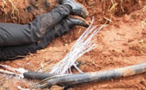 Burkina Faso: Un quinquagénaire meurt en voulant sauver sa fille d'une électrocution