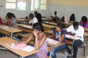 Sénégal : Début des épreuves du Bac, 152 575 candidats à  l'assaut du premier diplôme  universitaire, téléphones portables et montres connectés interdits dans les centres