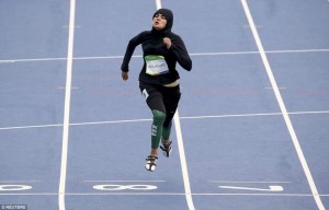 Monde: Une sprinteuse saoudienne, première athlète à  competir aux Jeux Olympiques