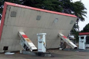 Côte d'Ivoire : Koumassi, les installations d'une station a essence s'écroulent
