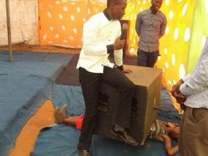 Afrique du Sud : Une femme meurt après avoir reçu un baffle lors d'une séance de miracles