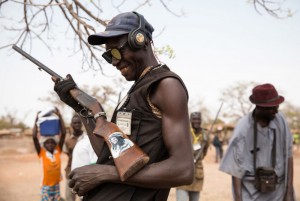 Burkina Faso: Un membre d'un groupe d'autodéfense arrêté pour avoir abattu un jeune et blessé un autre