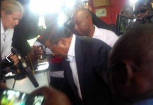 Gabon: Jean Ping s'annonce élu avant la proclamation des résultats, Ali Bongo les attend «sereinement»