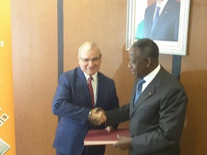 Côte d'Ivoire: Accroissement de la capacité de production d'énergie, Adama Toungara signe deux accords avec Azito Energie et CIPREL