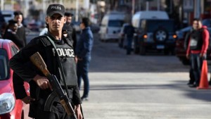 Egypte: Une bombe explose au passage d'un blindé de la police, quatre morts