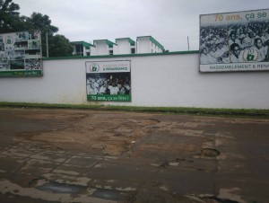 Côte d'Ivoire: D'énormes nids de poule en face du PDCI, mais aucune réaction