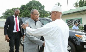 Guinée: Alpha Condé au domicile de l'opposant  Cellou Dalein Diallo endeuillé par le décès de son frère aîné
