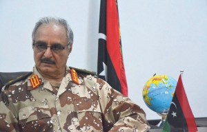 Tchad: Idriss Deby reçoit  le général  libyen Khalifa Haftar à  N'Djamena
