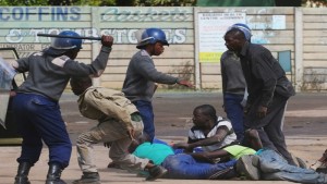 Zimbabwe: La police accusée d'avoir tiré sur des manifestants à  Harare