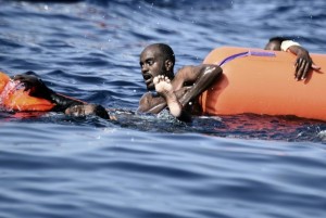 Libye: Des migrants  morts étouffés sur un bateau suchargé  au large