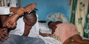 Sénégal: Il surprend son père sur son épouse, le roue de coups de bà¢ton et porte plainte contre eux pour adultère