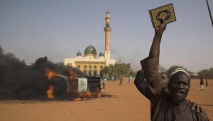 Nigeria: Une femme kamikaze tue au moins 4 personnes, des affrontements avec un mouvement chiite font 10 morts