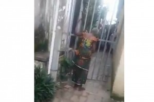 Côte d'Ivoire: Une autre vidéo montre la présumée «sorcière » à  sa descente du toit
