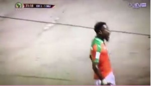 Côte d'Ivoire: Serge Aurier, la FIFA  ouvre une enquête  pour son geste d'«égorgement» après son but face au Mali