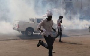 Sénégal: La marche de l'opposition dispersée par un dispositif de sécurité impressionnant, des leaders du Front blessés